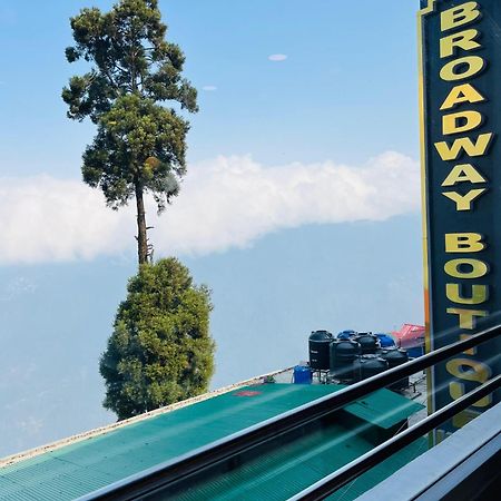 Luxury Stay At Hotel Broadway Boutique Mall Road Chowrasta Near Mahakal Temple Дарджилинг Экстерьер фото