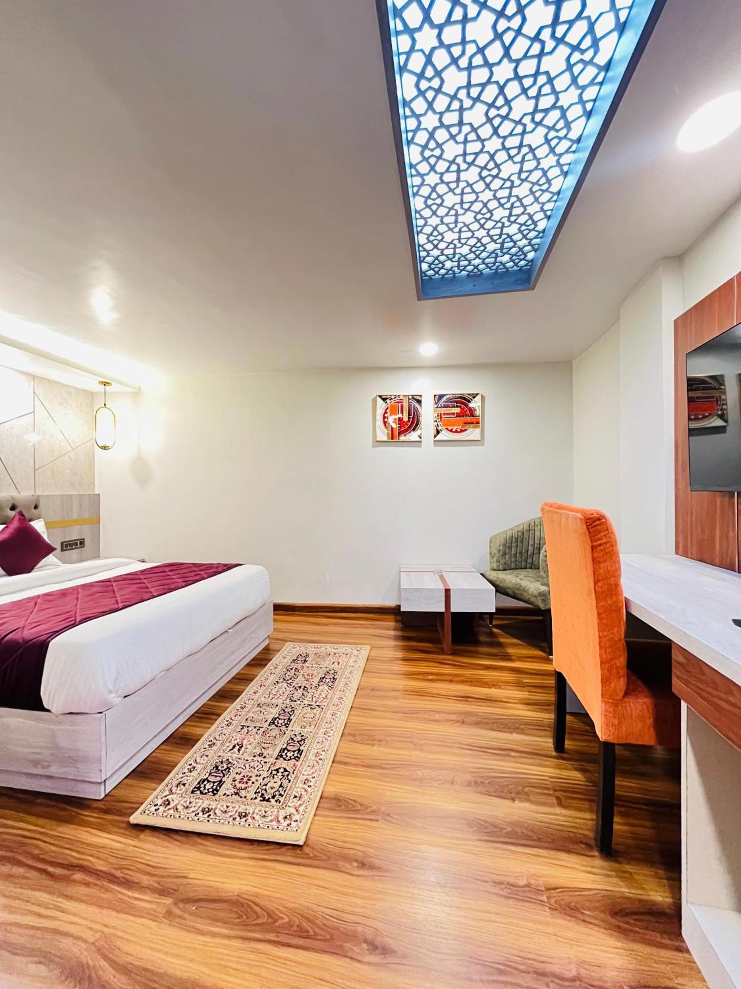 Luxury Stay At Hotel Broadway Boutique Mall Road Chowrasta Near Mahakal Temple Дарджилинг Экстерьер фото