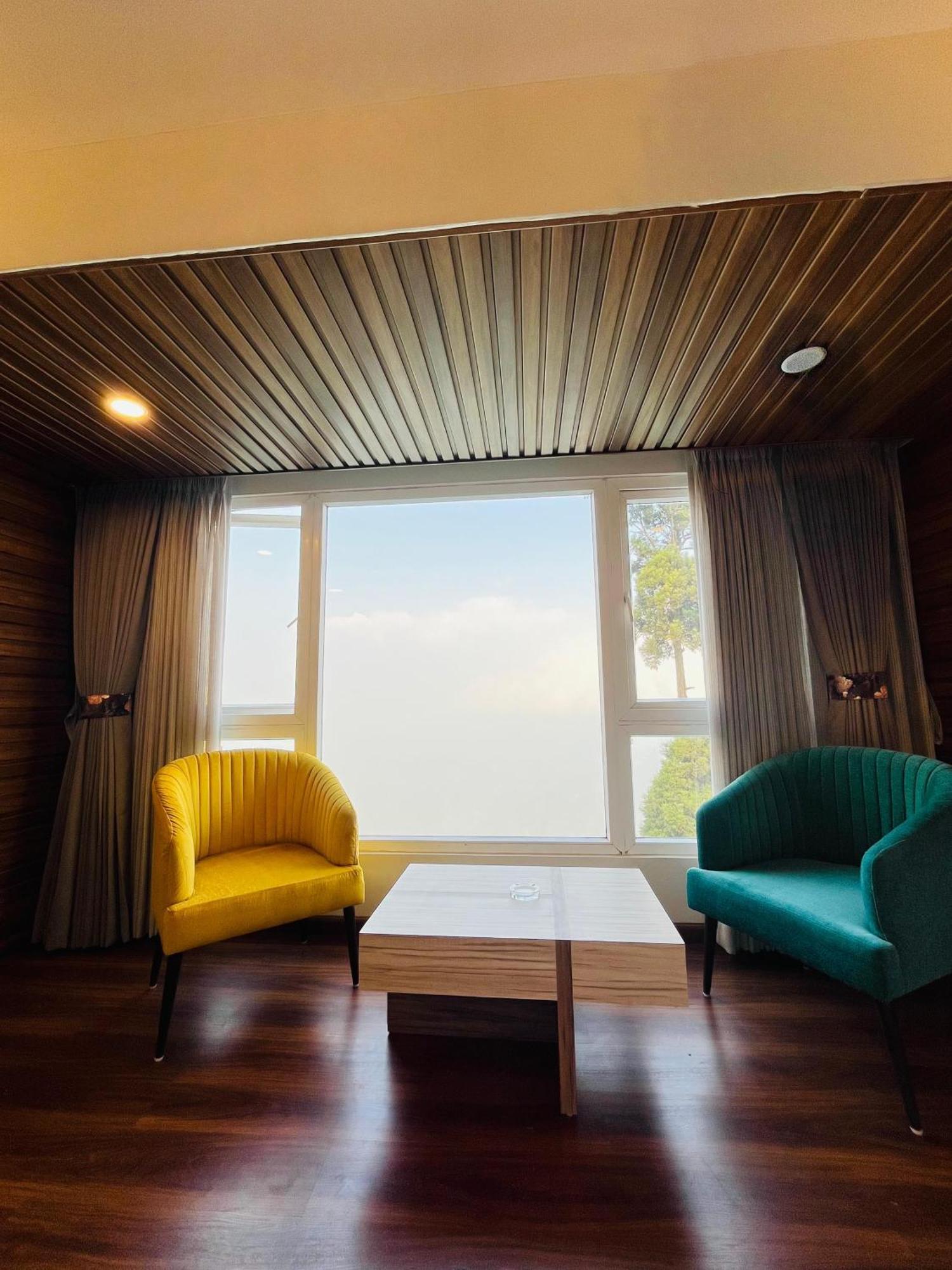 Luxury Stay At Hotel Broadway Boutique Mall Road Chowrasta Near Mahakal Temple Дарджилинг Экстерьер фото