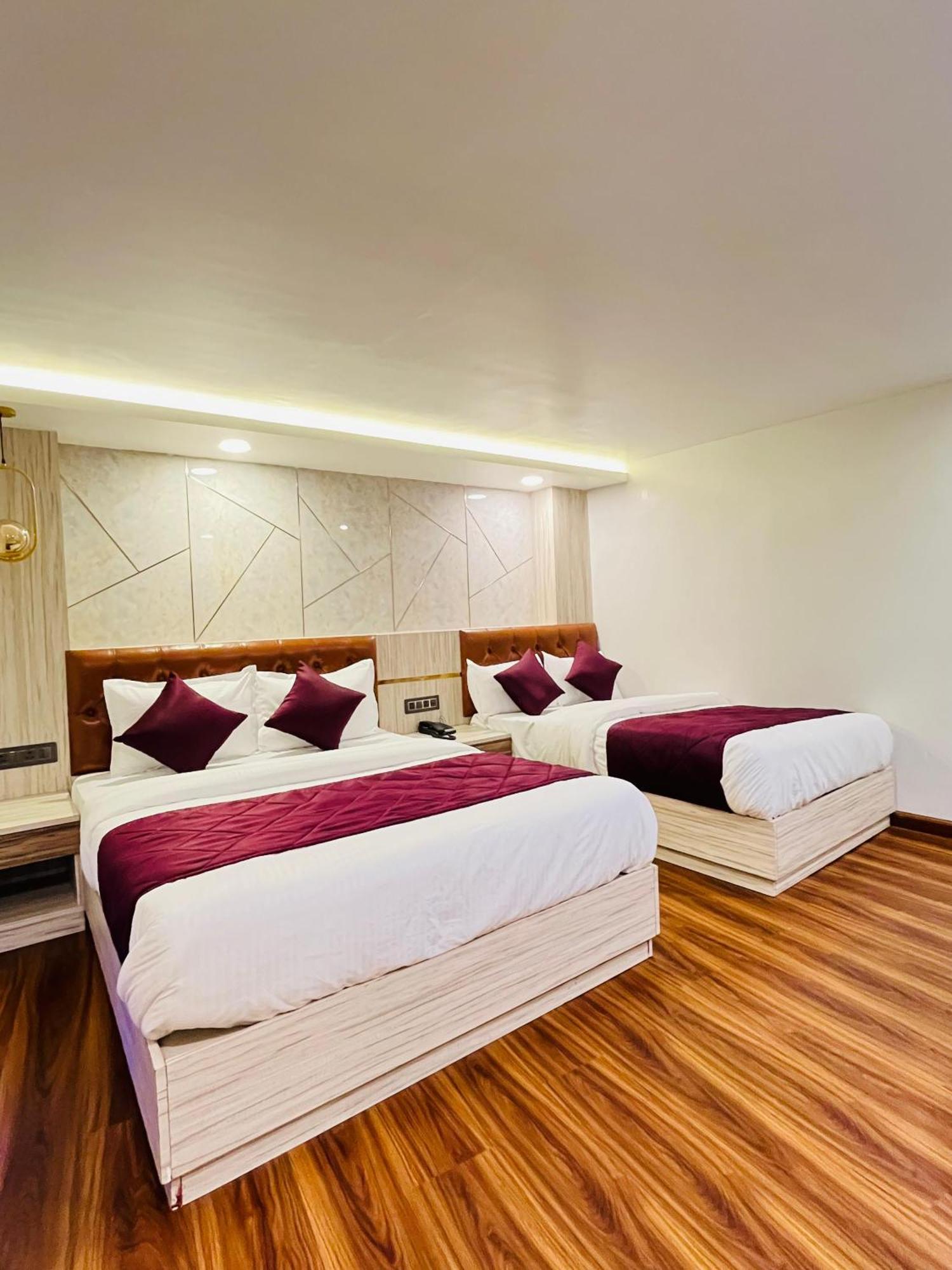 Luxury Stay At Hotel Broadway Boutique Mall Road Chowrasta Near Mahakal Temple Дарджилинг Экстерьер фото