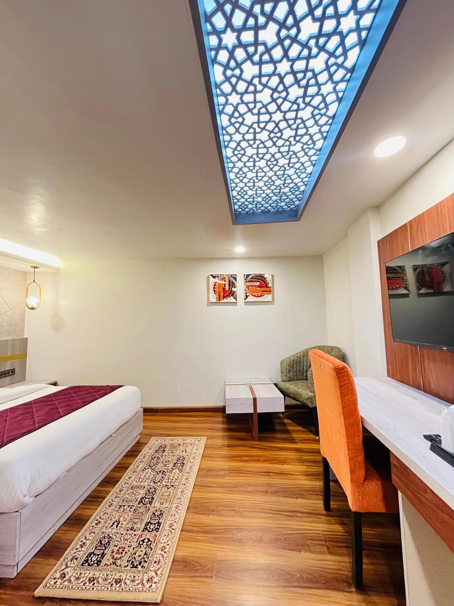 Luxury Stay At Hotel Broadway Boutique Mall Road Chowrasta Near Mahakal Temple Дарджилинг Экстерьер фото