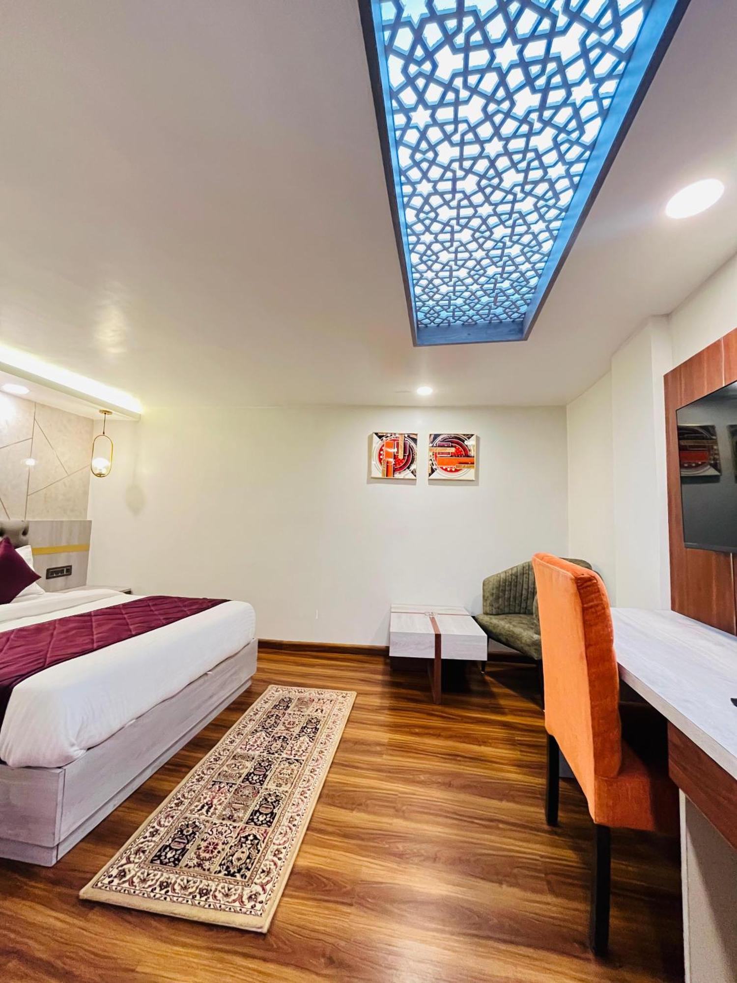 Luxury Stay At Hotel Broadway Boutique Mall Road Chowrasta Near Mahakal Temple Дарджилинг Экстерьер фото