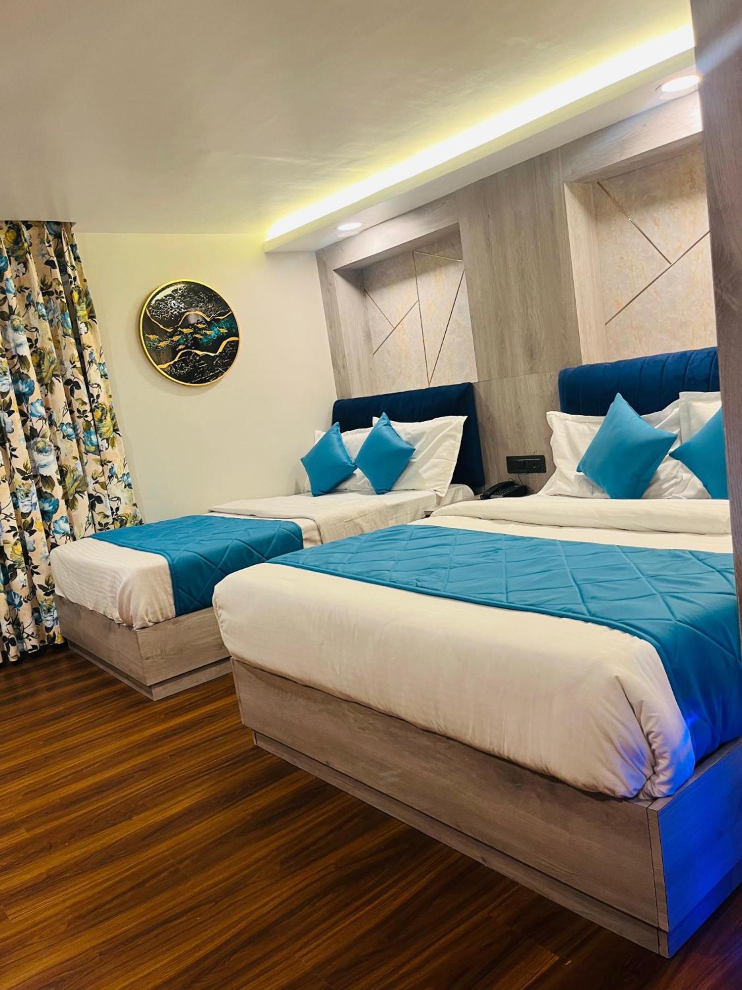 Luxury Stay At Hotel Broadway Boutique Mall Road Chowrasta Near Mahakal Temple Дарджилинг Экстерьер фото