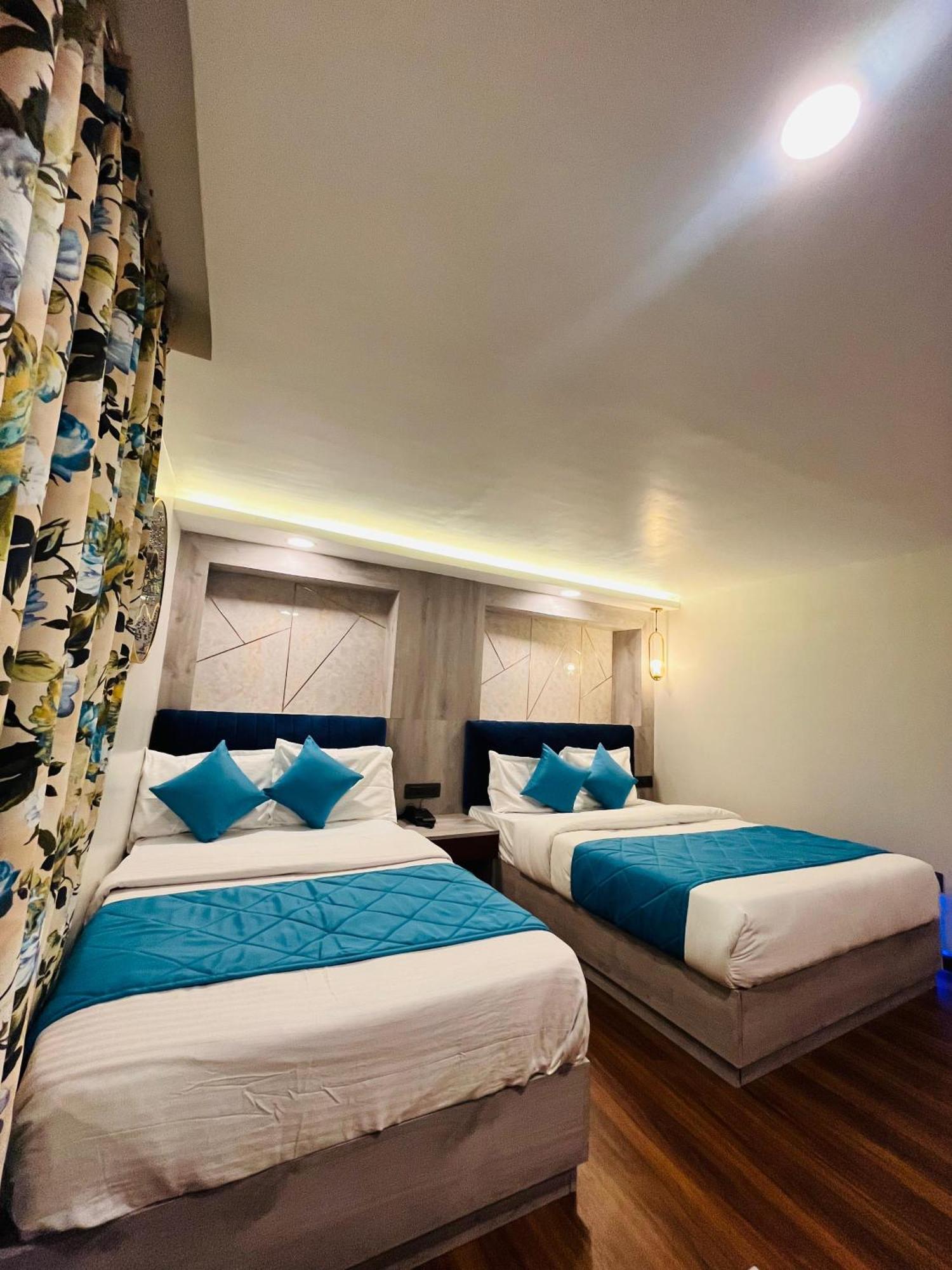 Luxury Stay At Hotel Broadway Boutique Mall Road Chowrasta Near Mahakal Temple Дарджилинг Экстерьер фото