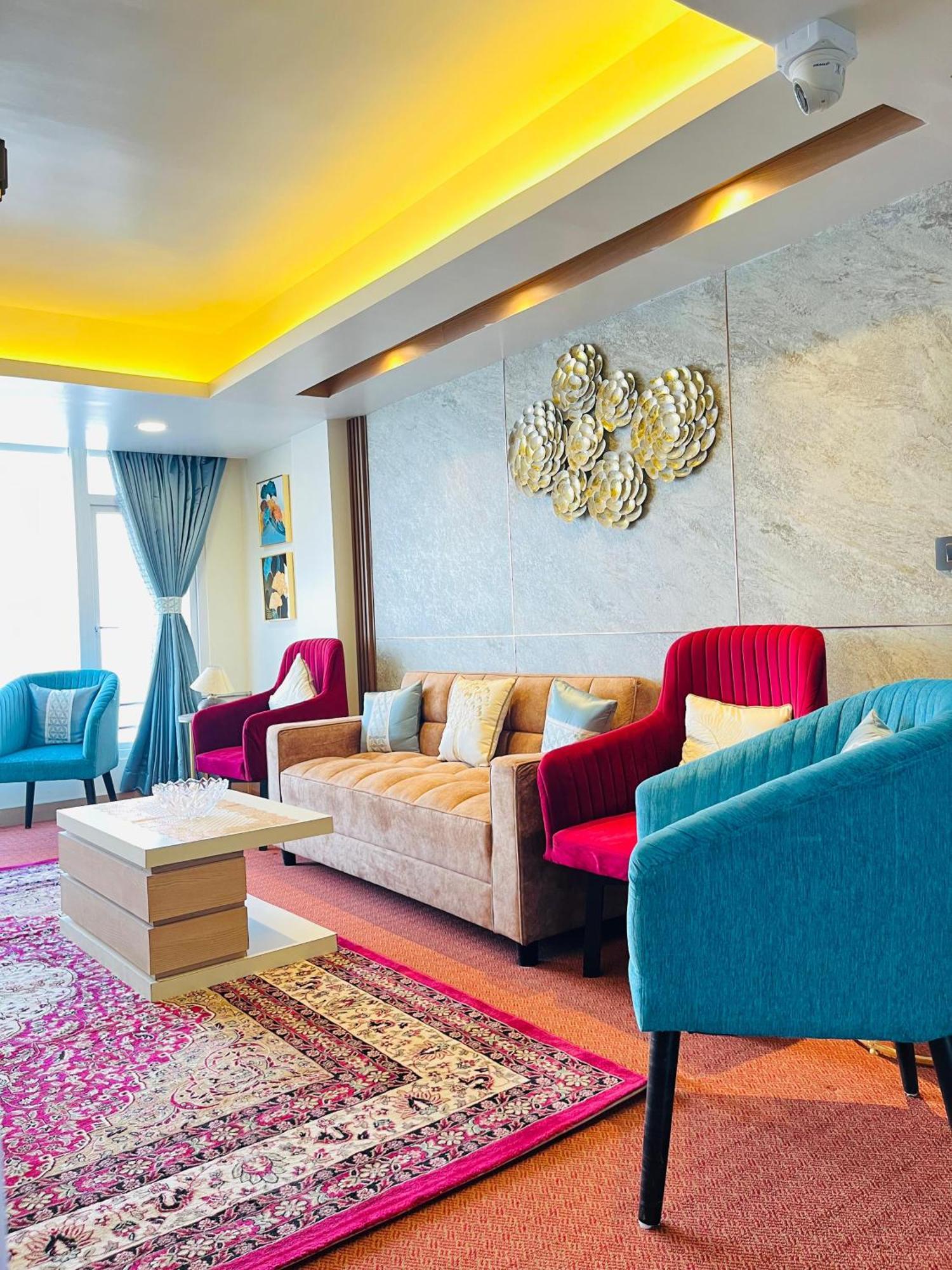 Luxury Stay At Hotel Broadway Boutique Mall Road Chowrasta Near Mahakal Temple Дарджилинг Экстерьер фото