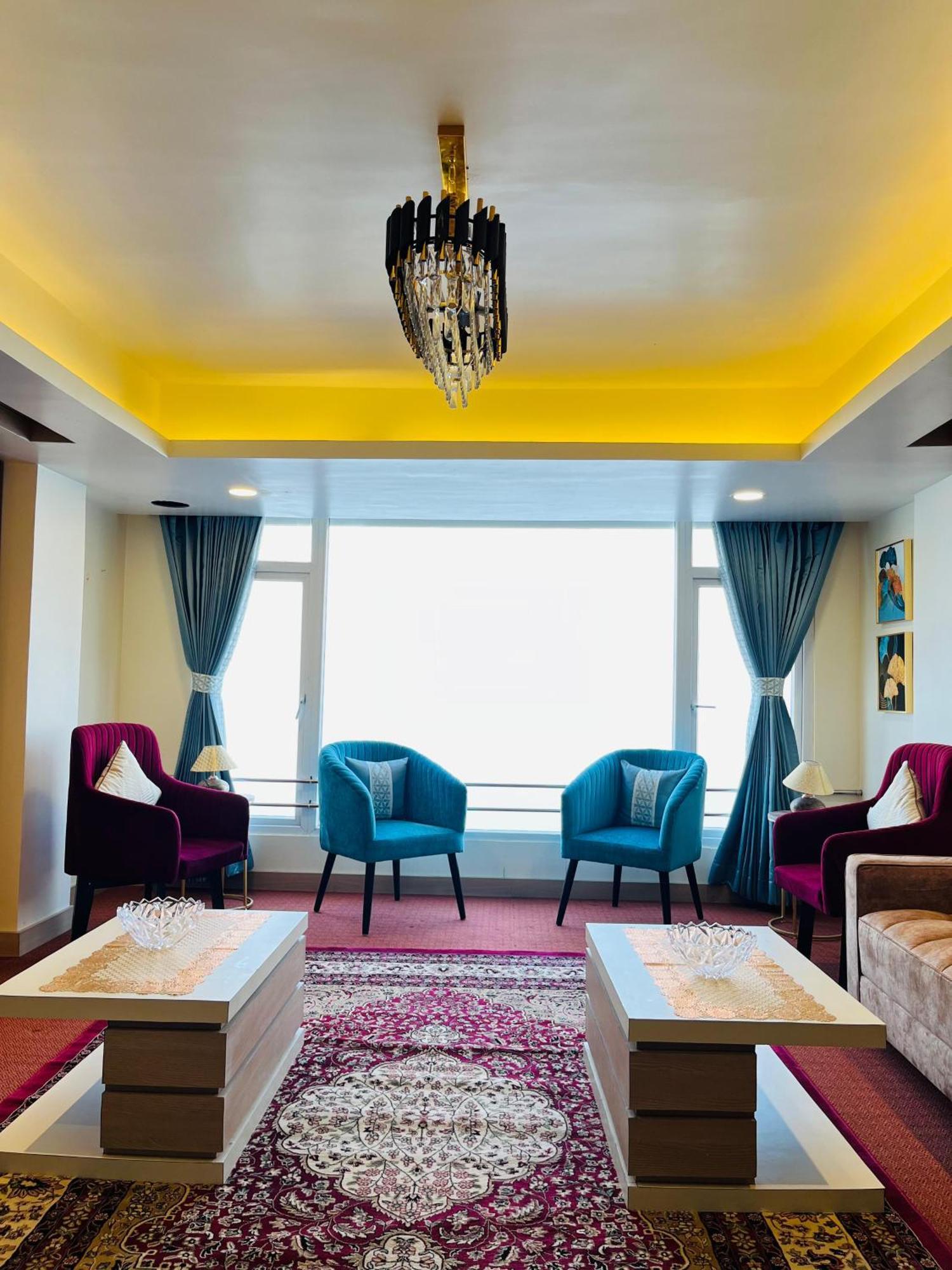 Luxury Stay At Hotel Broadway Boutique Mall Road Chowrasta Near Mahakal Temple Дарджилинг Экстерьер фото
