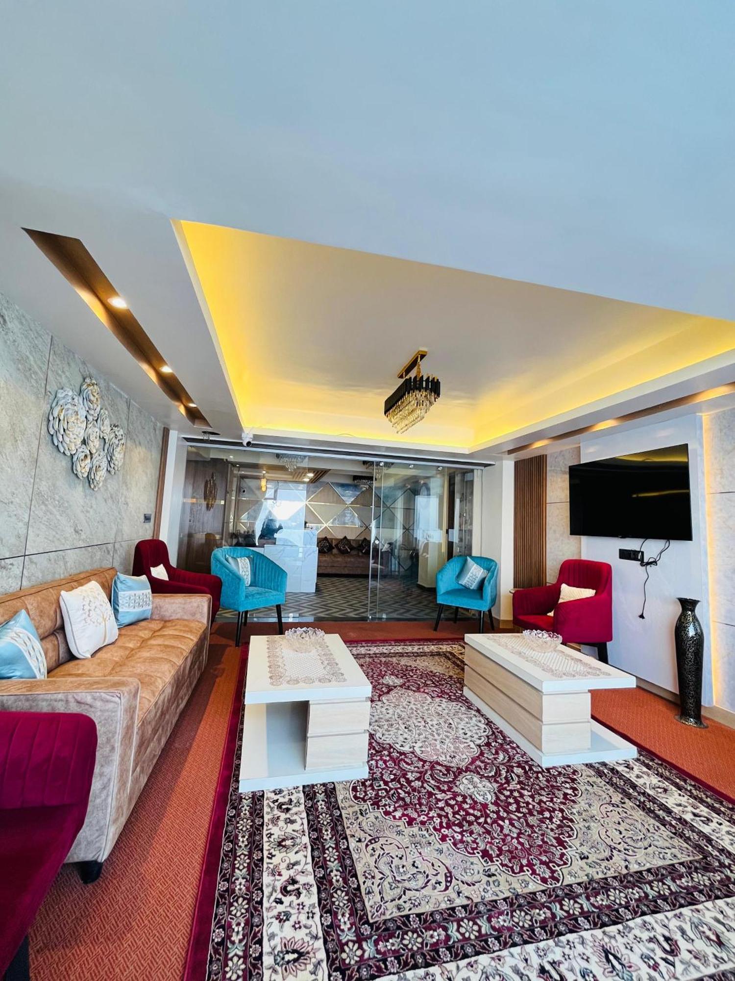 Luxury Stay At Hotel Broadway Boutique Mall Road Chowrasta Near Mahakal Temple Дарджилинг Экстерьер фото
