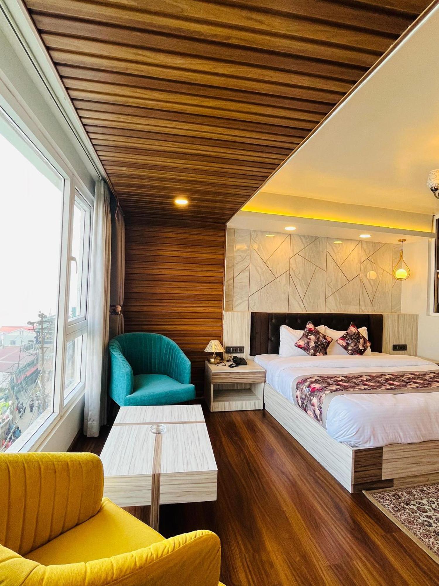Luxury Stay At Hotel Broadway Boutique Mall Road Chowrasta Near Mahakal Temple Дарджилинг Экстерьер фото