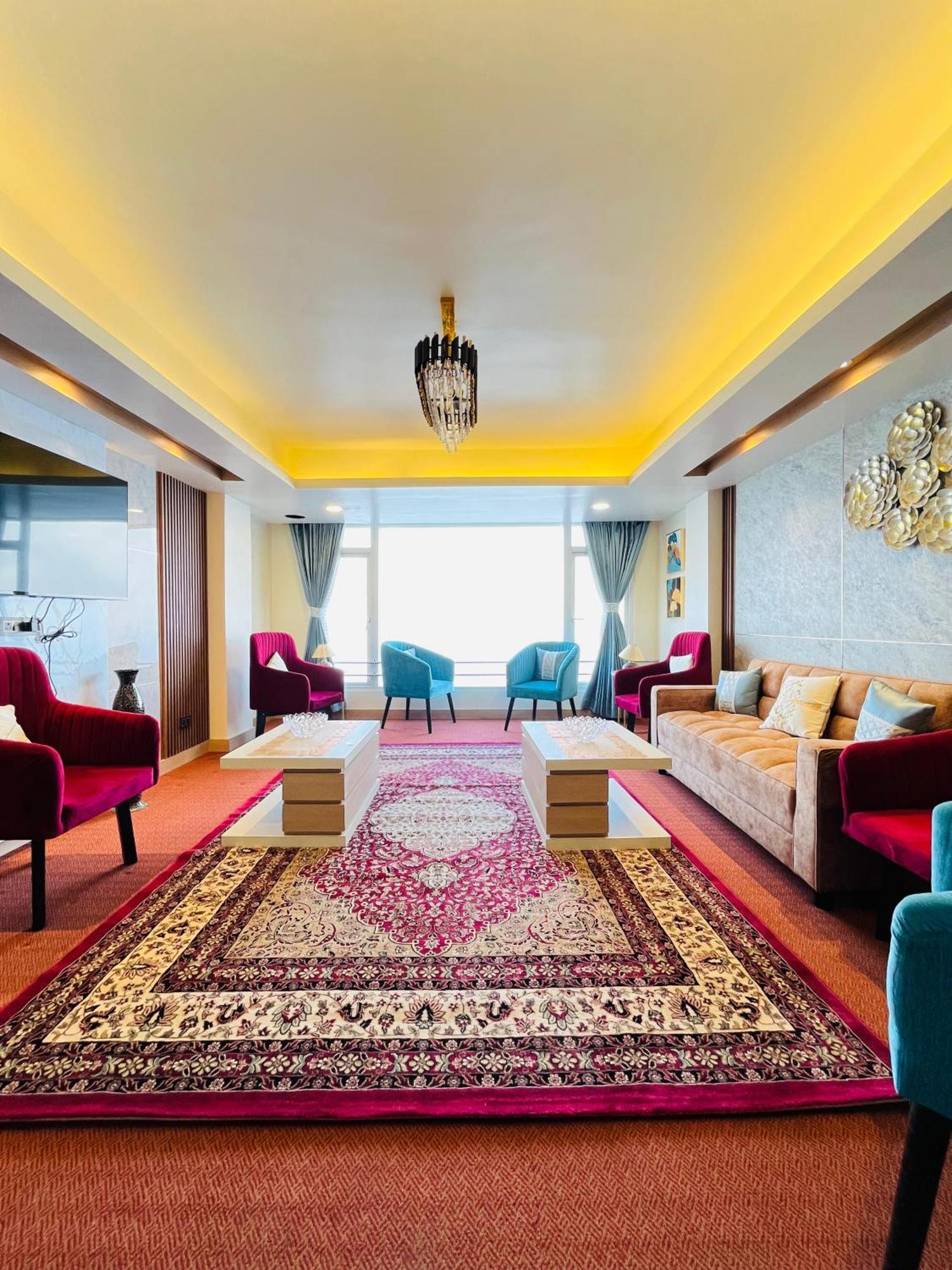 Luxury Stay At Hotel Broadway Boutique Mall Road Chowrasta Near Mahakal Temple Дарджилинг Экстерьер фото