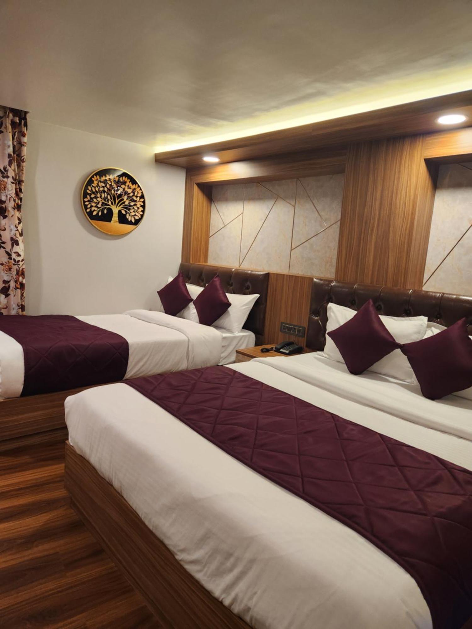 Luxury Stay At Hotel Broadway Boutique Mall Road Chowrasta Near Mahakal Temple Дарджилинг Экстерьер фото