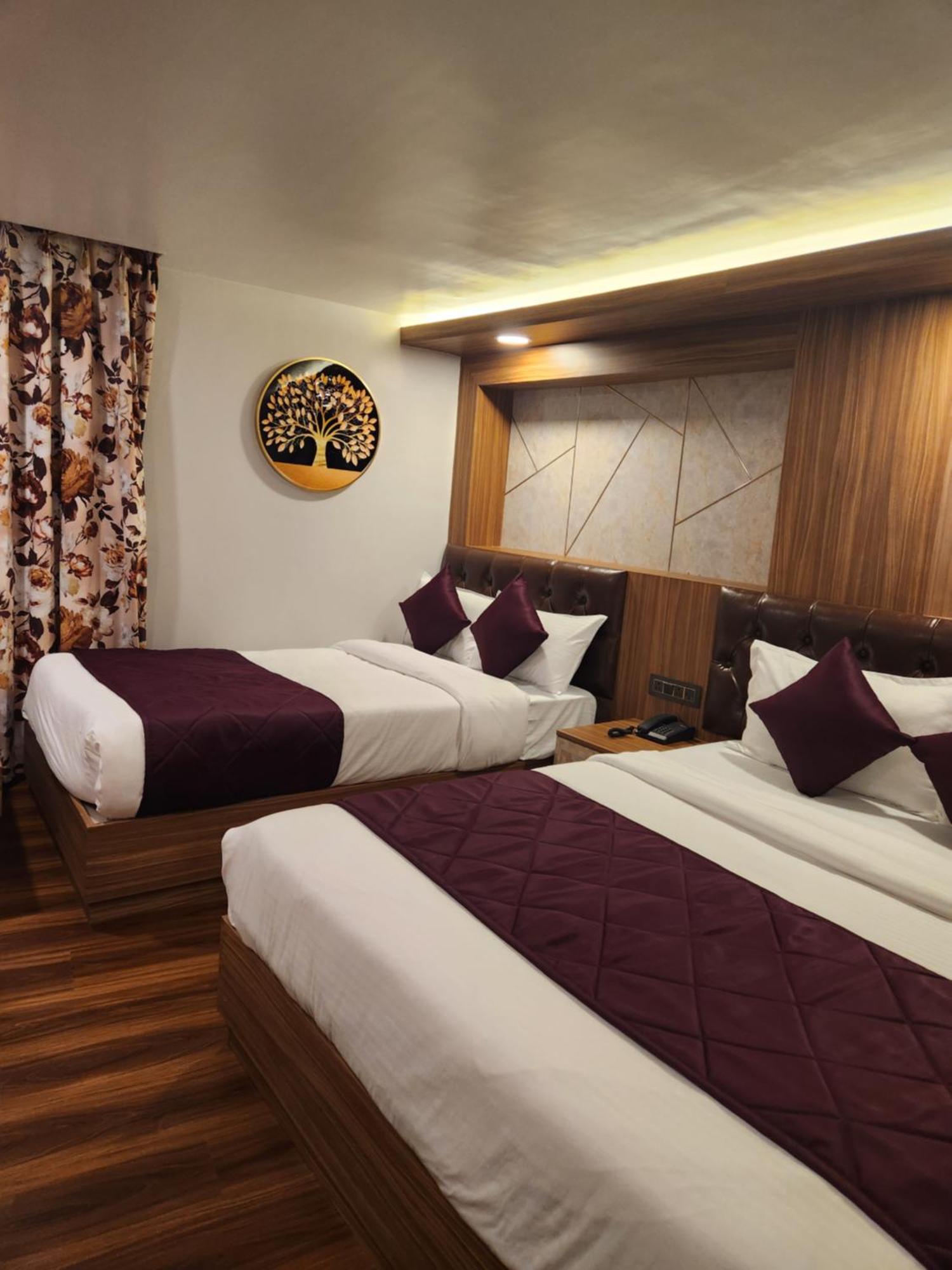 Luxury Stay At Hotel Broadway Boutique Mall Road Chowrasta Near Mahakal Temple Дарджилинг Экстерьер фото