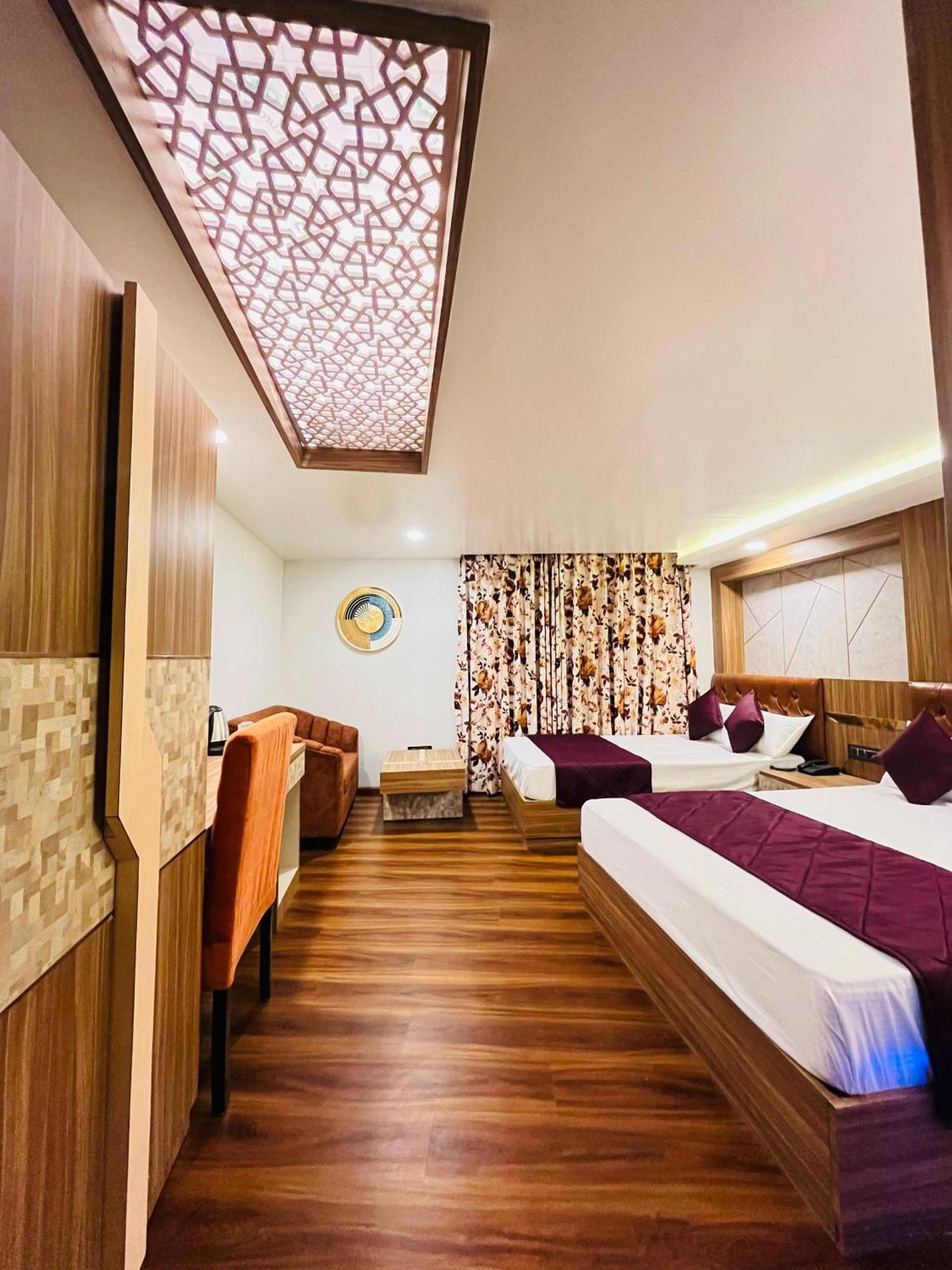 Luxury Stay At Hotel Broadway Boutique Mall Road Chowrasta Near Mahakal Temple Дарджилинг Экстерьер фото
