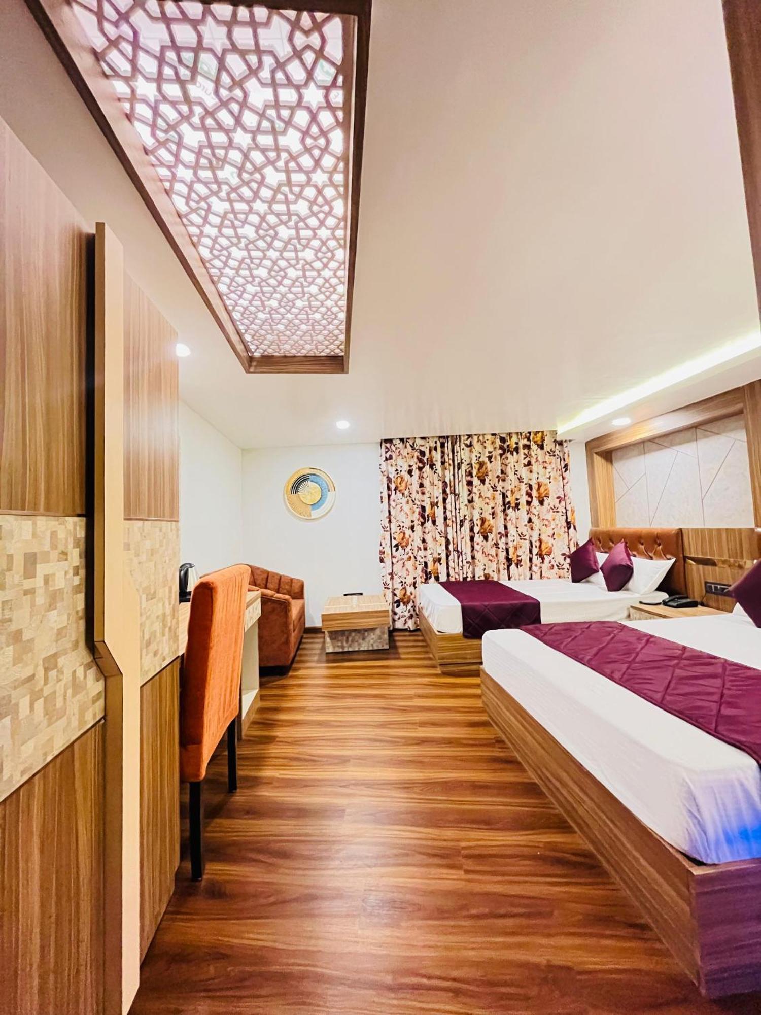 Luxury Stay At Hotel Broadway Boutique Mall Road Chowrasta Near Mahakal Temple Дарджилинг Экстерьер фото