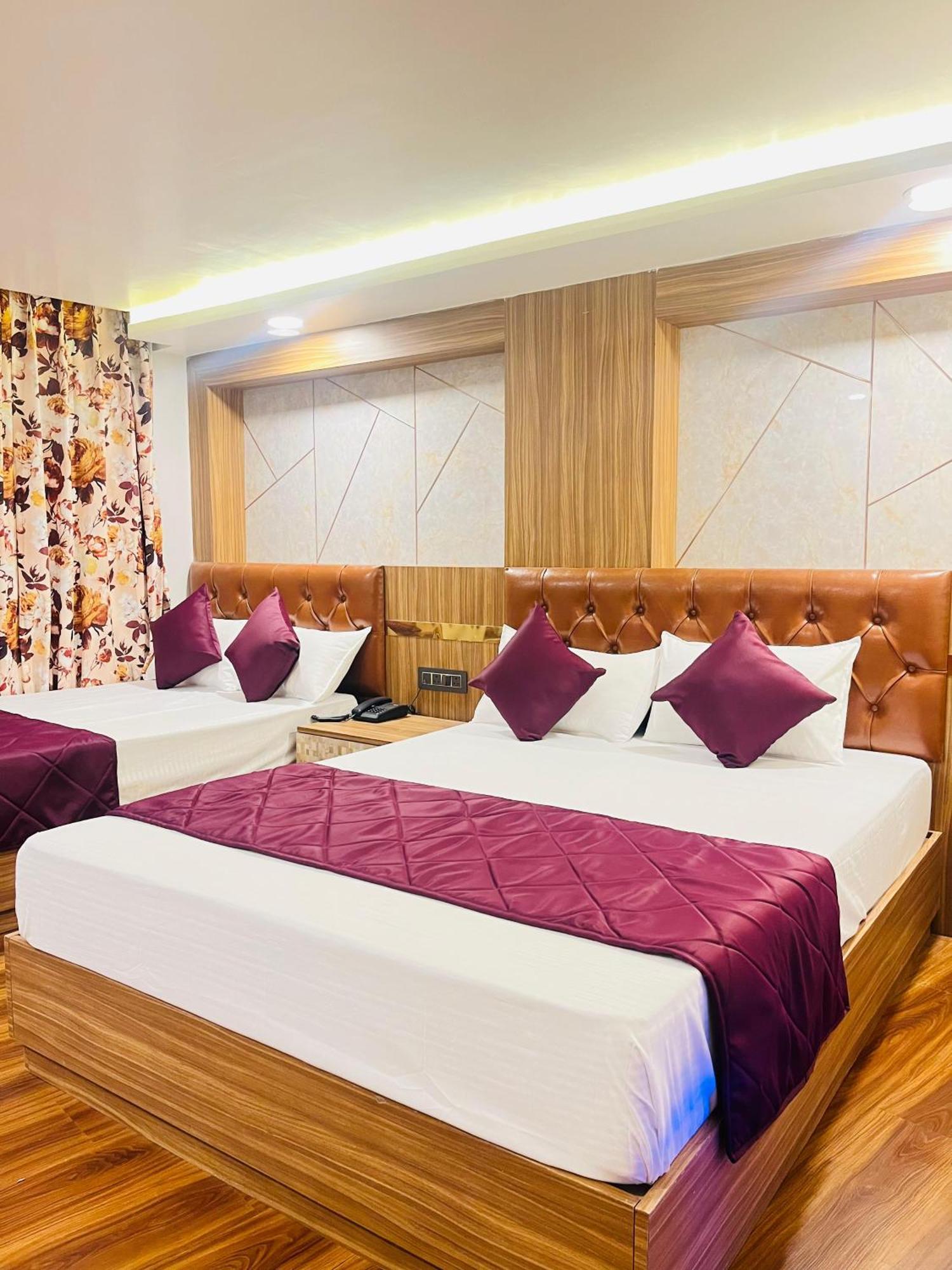 Luxury Stay At Hotel Broadway Boutique Mall Road Chowrasta Near Mahakal Temple Дарджилинг Экстерьер фото